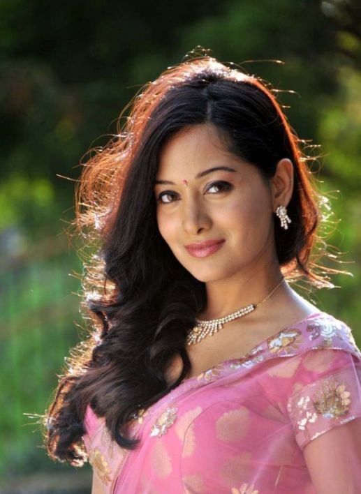 Preetika-Rao-cute-in-pink-saree+(4).jpg