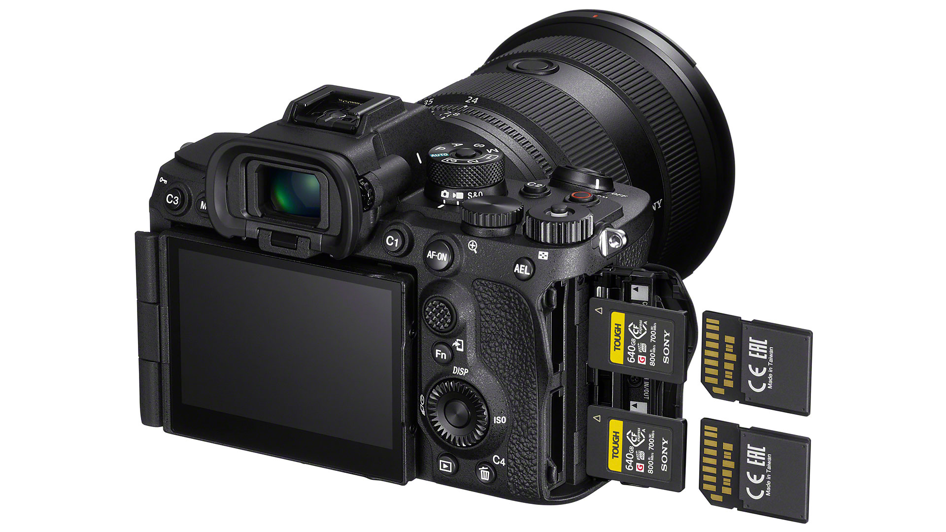 Слоты для карт памяти в фотоаппарате Sony A7R V