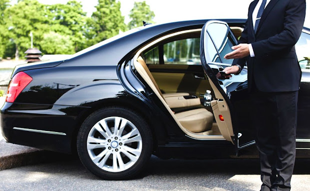 Luxury car hire with chauffeur Sydney