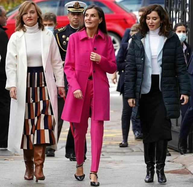 Queen Letizia wore a pink spring autumn coat by Hugo Boss. Hugo Boss Banora pink silk blend blouse