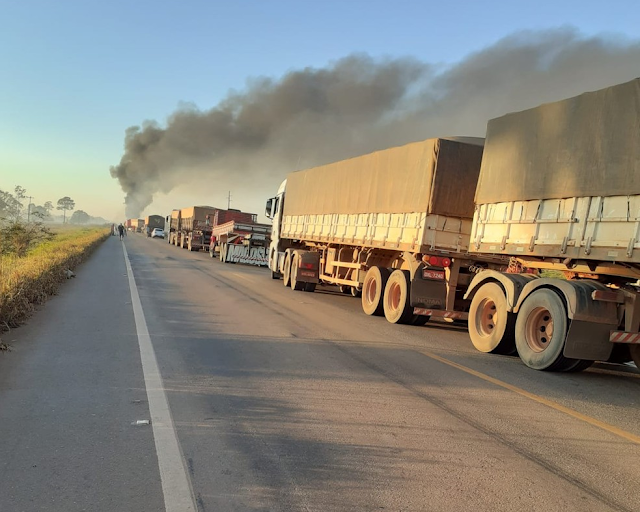 Congestionamento na BR-364 após acidente em Itapuã do Oeste (RO)