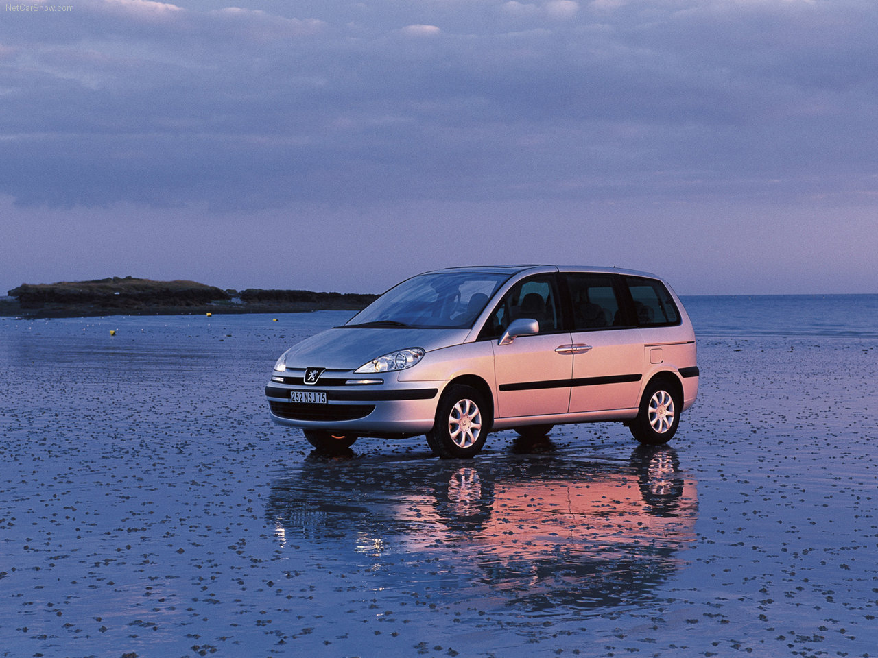 Peugeot - Populaire français d'automobiles: 2001 Peugeot 807
