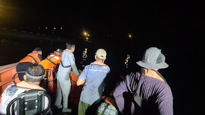 Stasiun Bakamla Kupang Selamatkan Korban Kecelakaan Kapal Ikan Mengalami Kebocoran