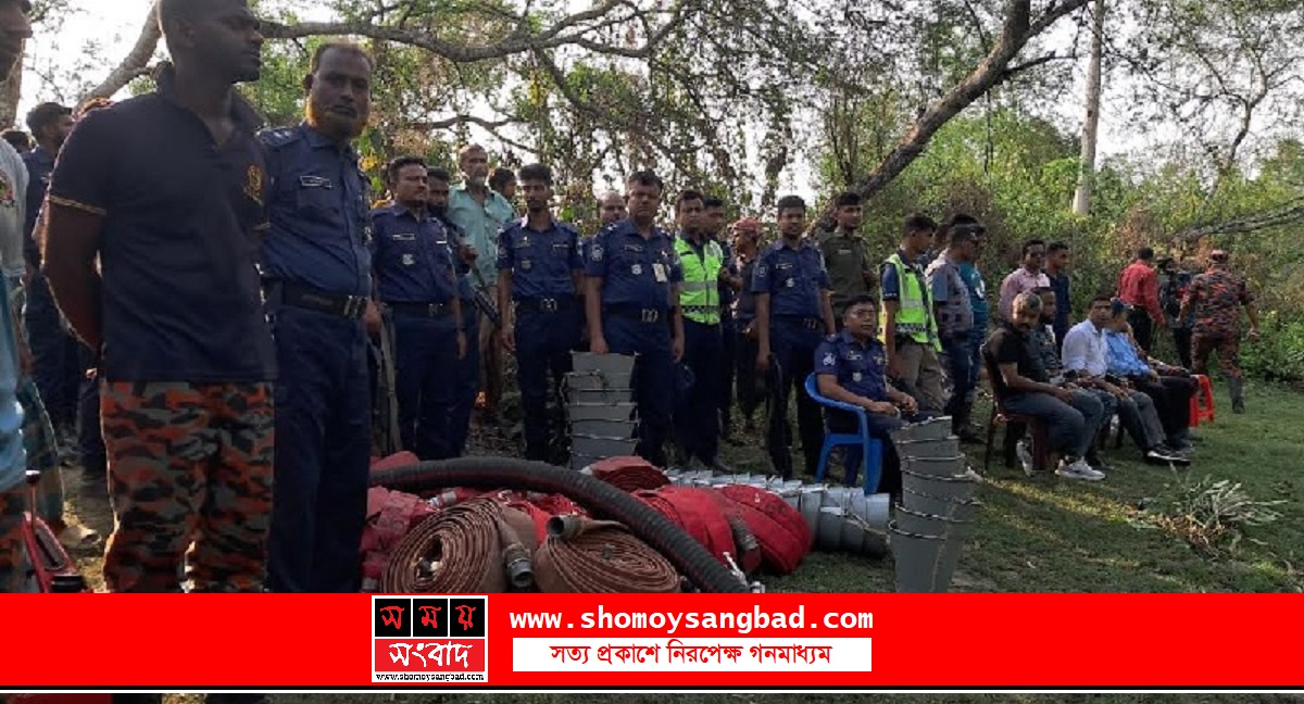 সুন্দরবনের আগুন নেভাতে যোগ দিল নৌবাহিনী