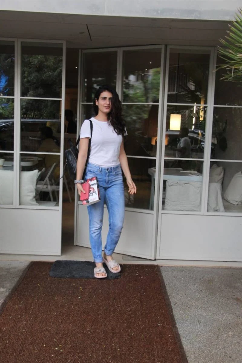 Indian Model Fatima Sana Shaikh White Top Tight Blue Jeans