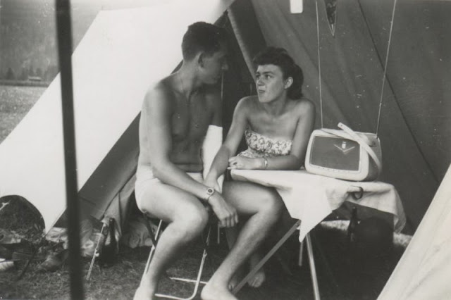 35 Vintage Snaps of People Camping in the 1950s