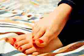 6 Ways How to Soften Feet Overnight
