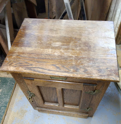 quickly makeover a thrift store end table with paint and stain