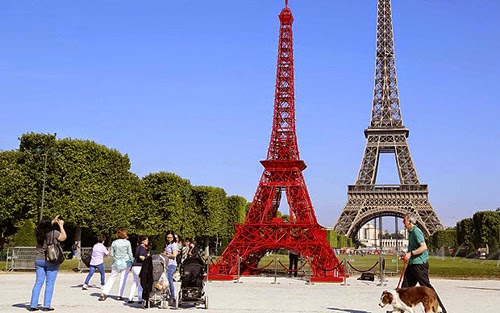 Bản sao tháp Eiffel cực thú vị