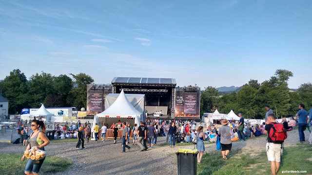 Burg Castle Clam Stage