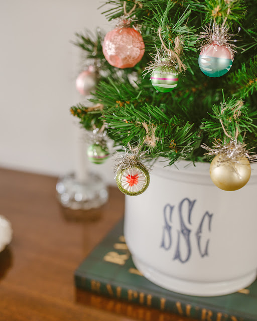 Inexpensive and Easy Christmas Decor