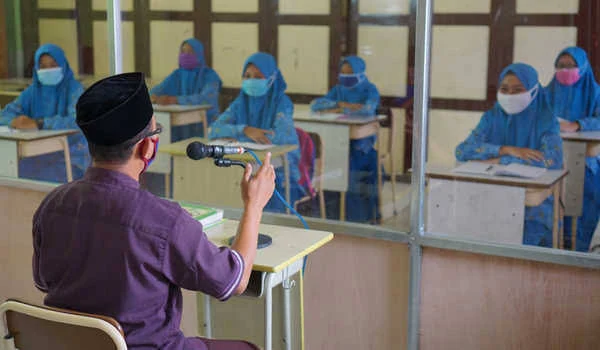 Kemendikbud Larang Guru Agama Wajibkan Siswa Pakai Atribut Agama, Termasuk Jilbab