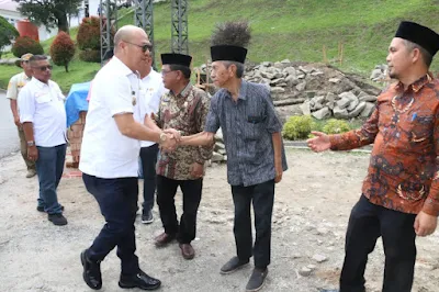 Bupati Taput Resmikan Mesjid di Tarutung