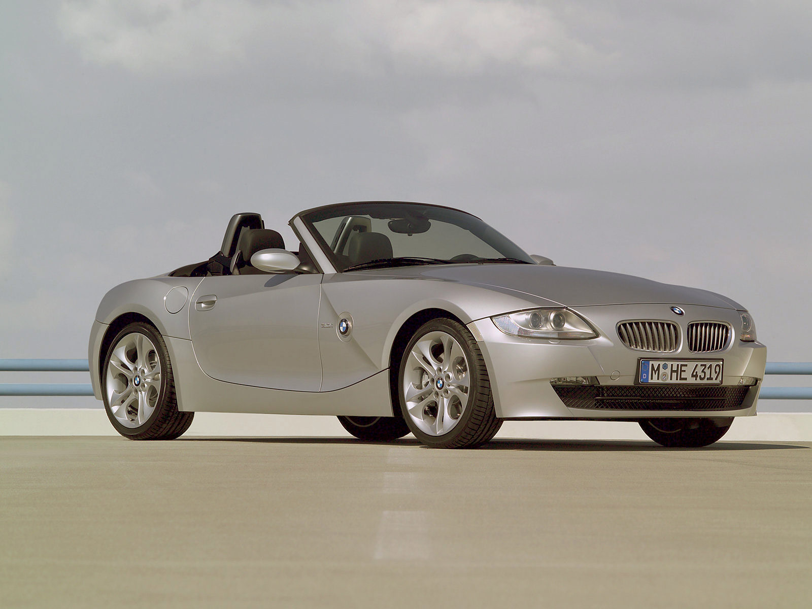 gambar mobil BMW Z4  Roadster