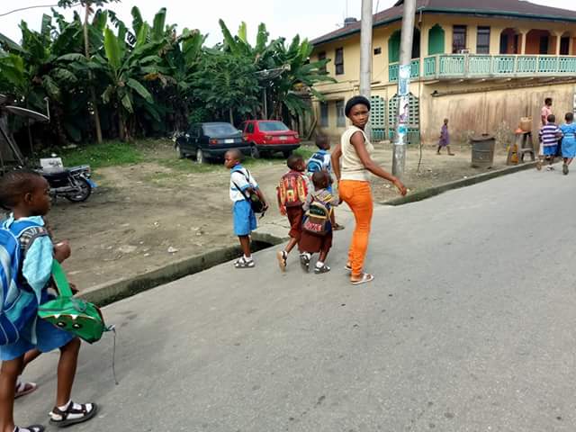 Photos: Commotion in Port Harcourt as students, pupils flee, parents withdraw children after rumours spread that soldiers are injecting monkey pox virus
