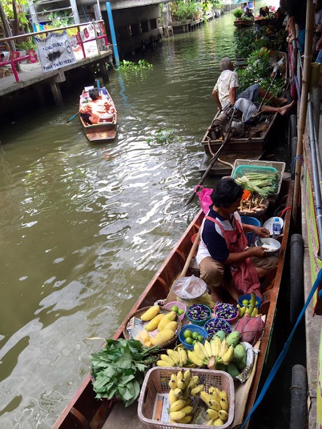 Chợ nổi Khlong Lat Mayom mộc mạc nét quê