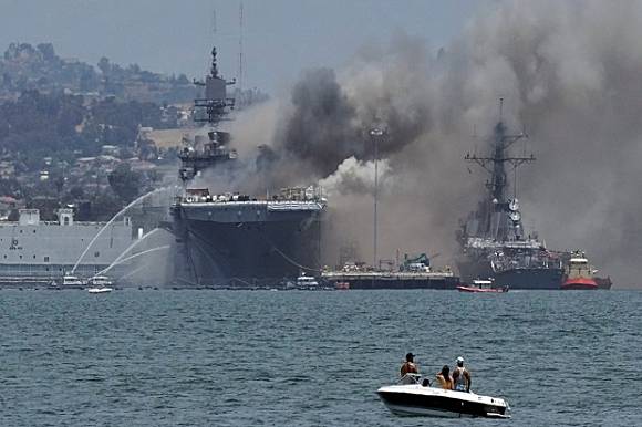 Kapal Perang AS Meledak Misterius, 21 Orang Luka-luka
