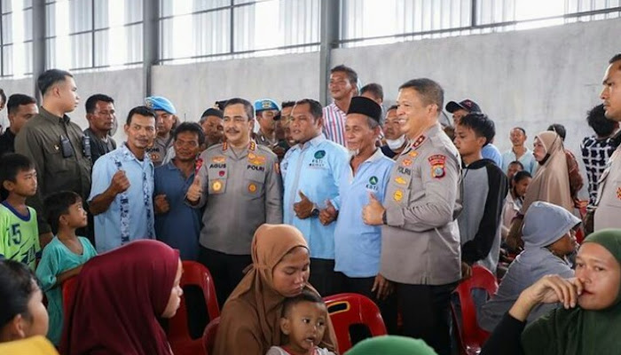 Didampingi Kapolda Sumut, Wakapolri Salurkan 3.500 Paket Sembako 