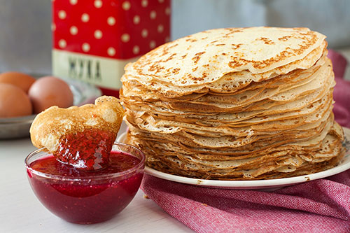 The symbol of Maslenitsa is pancakes ("bliny")