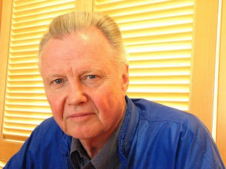 Jon Voight - Almas en fuego, de Elie Wiesel.