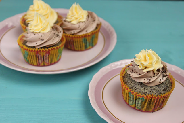 cupcake frosting, buttercreme rezept, buttercreme mit ei, buttercreme ohne pudding, cupcakes dekorieren