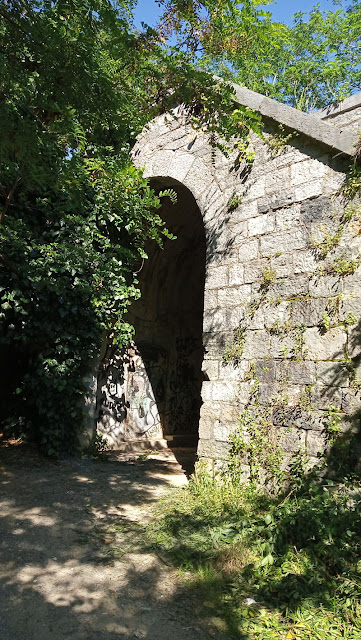 porta isolabella lungo le mura della spezia