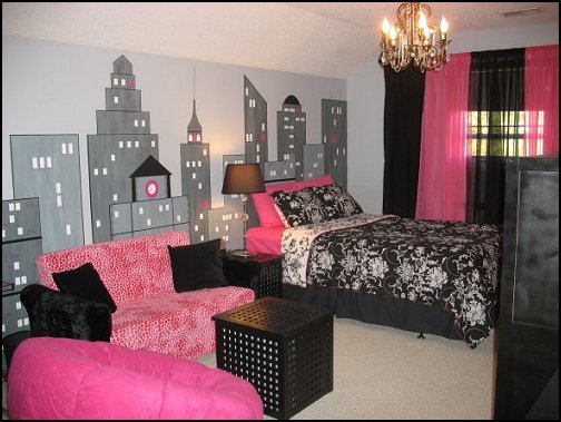 wall decor ideas for small living room New York City Themed Bedroom | 504 x 379
