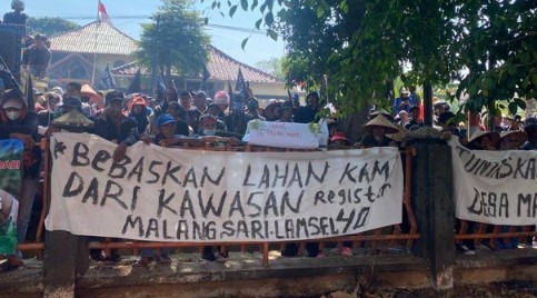 Ratusan Petani Demo Kantor Pos, Massa: Kami Tak Percaya lagi Pemerintah