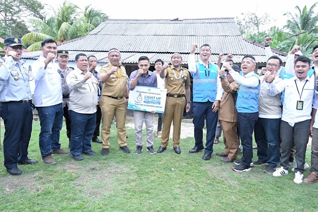 Tingkatkan Produktivitas Masyarakat, Wagub Audy Resmikan Pengaliran Listrik PLN di Dusun Berkat Mentawai