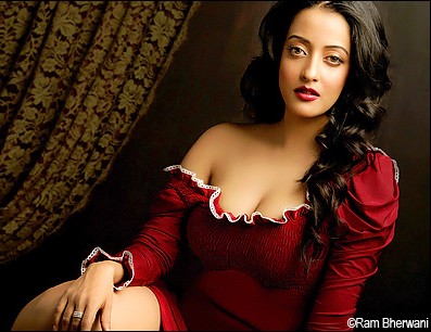 Raima Sen hot in red