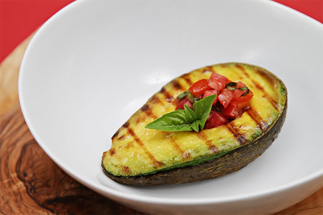 http://foodandstyle.com/grilled-avocado-with-tomato-basil-salsa/