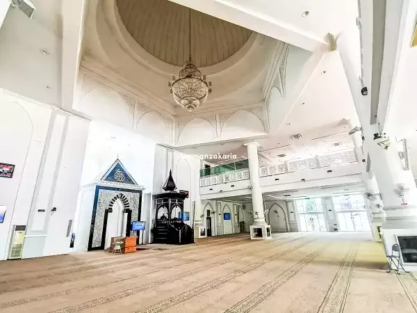gambar bahagian dalam Masjid Al-Ismaili Pasir Pekan