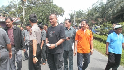 Dihadang Ribuan Massa Baladiang Pembacaan Sita Eksekusi Batal ( Sengketa Tanah Ulayat 2500h)