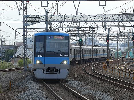 【ダイヤ改正でのレア列車！】小田急4000形の各駅停車　明治神宮前行き