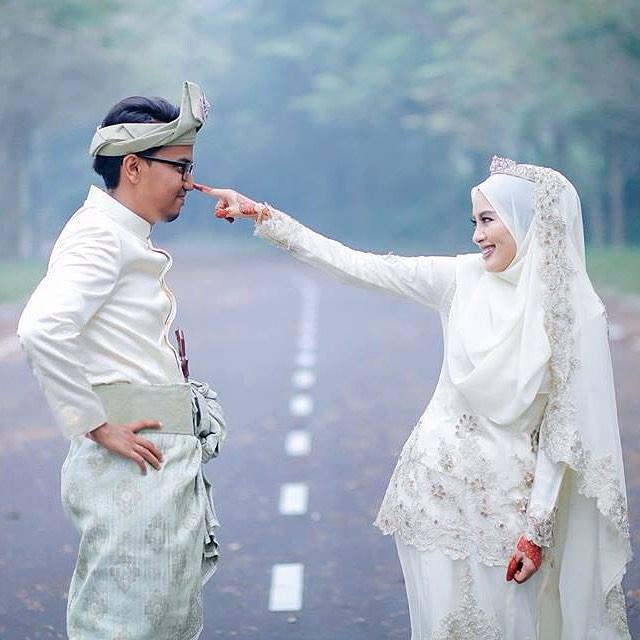 Foto Pengantin Malaysia yang Romantis dan Lucu 