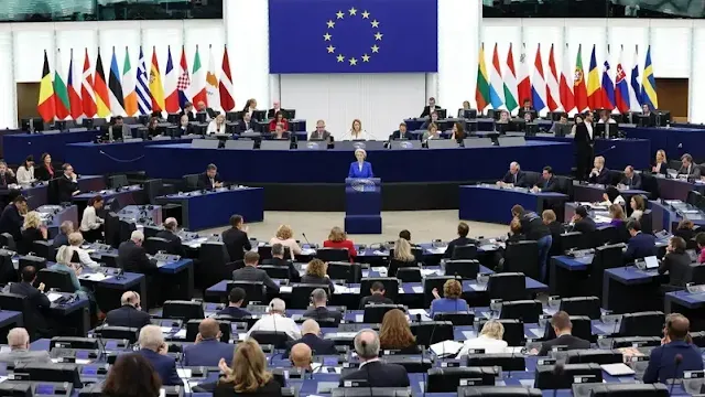 ترامب والاتحاد الأوروبي الحرب التجارية بين أمريكا وأوروبا الرسوم الجمركية الأمريكية 2024 تهديدات ترامب التجارية التعريفات الجمركية على الواردات الأوروبية الاتحاد الأوروبي وواشنطن العلاقات التجارية بين أمريكا وأوروبا مفاوضات التجارة بين أمريكا والاتحاد الأوروبي التصعيد التجاري بين أمريكا وأوروبا تأثير التعريفات الجمركية على الاقتصاد