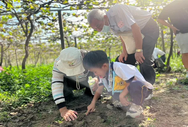 ▲課程內容除了專業之學、術科規劃之外，更有1日至幼兒園現場實習，實踐幼老共園之體驗課程。（彰化縣政府提供）