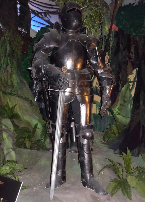 Excalibur King Arthur Black suit of armour