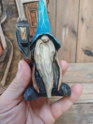 gnomo duende esculpido em madeira entalhado talha arte artesanato