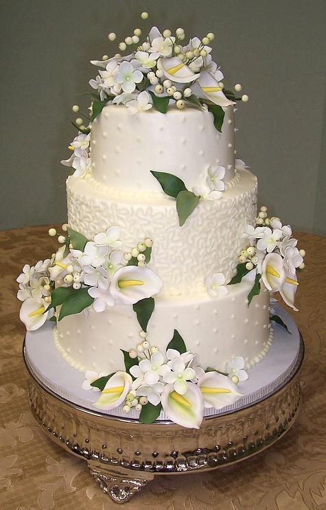 A Cornelli lace pattern accents the middle tier I delivered this cake to