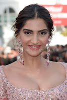 Sonam Kapoor looks stunning in Cannes 2017 041.jpg