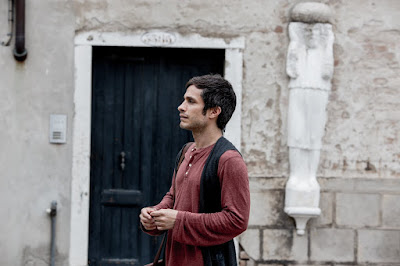 Mozart in the Jungle Season 3 Picture Gael Garcia Bernal (5)