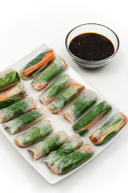 Vegan spring rolls with garlic sauce front