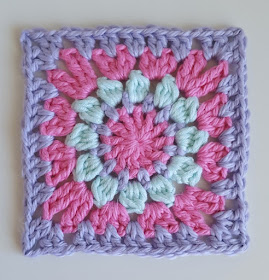 Looking for a cute and pretty crochet square?  Give these colourful squares a go, a pretty new twist on the granny square!