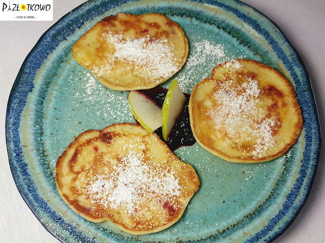 PRZEPIS: PLACUSZKI SEROWE Z OWOCAMI – RECIPE: COTTAGE CHEESE FRITTERS, PANCAKES WITH FRUITS