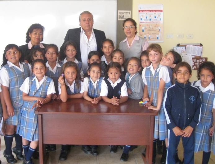 VISITA DEL ESCRITOR SÓCRATES ZUZUNAGA AL COLEGIO LA INMACULADA