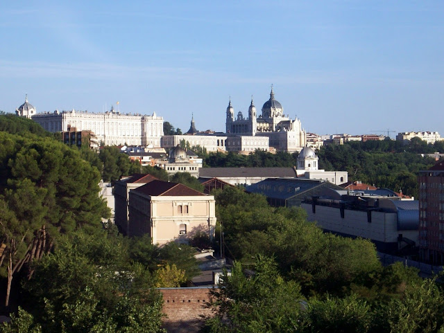 Catedral de la Almudena desde el teleférico de Madrid