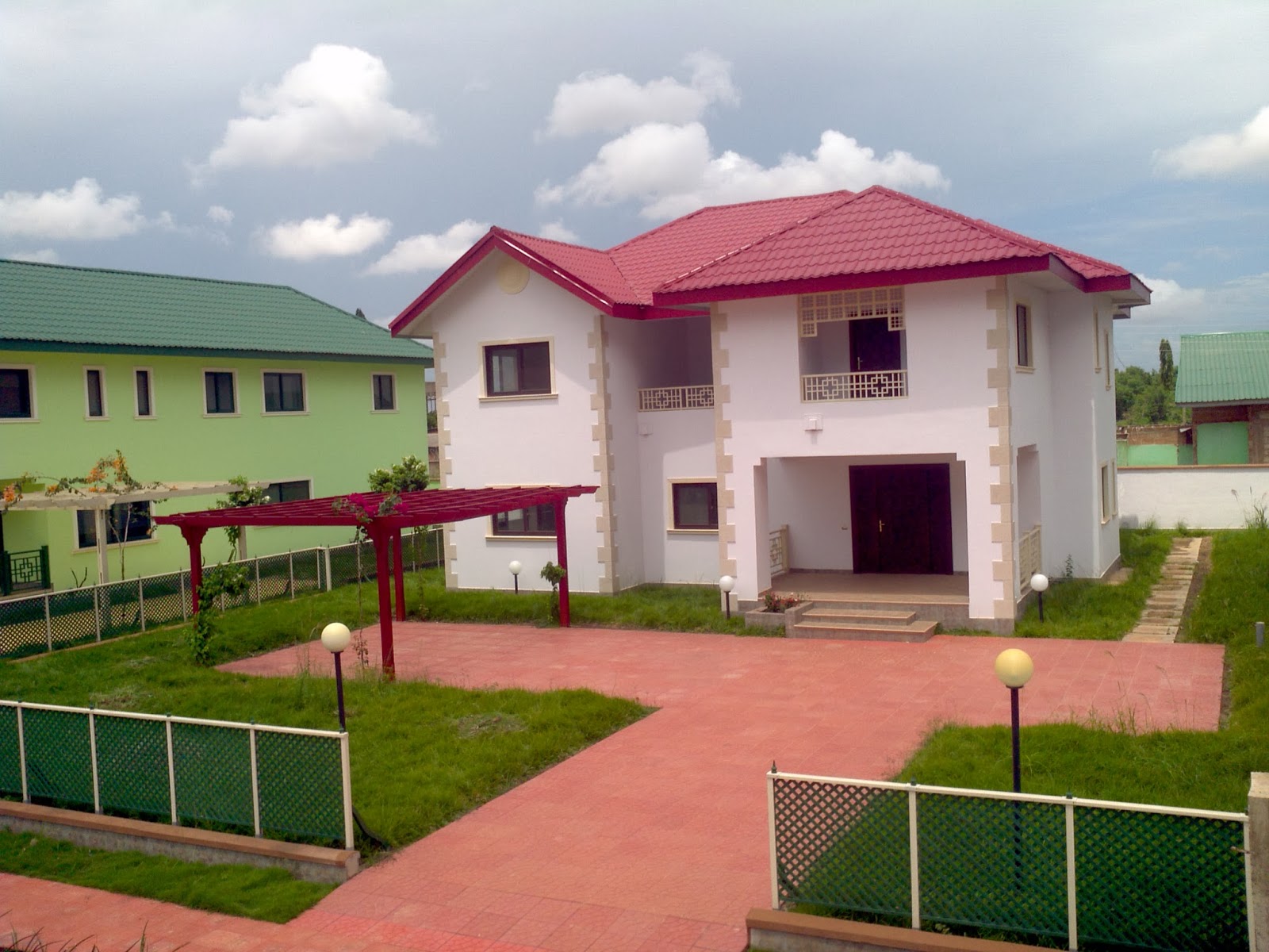  House for sale, Fiore Village  just off the Accra -Aburi Rd and twenty minutes from the International Airport ,   click on this link for more information , call 0241244552 or email leon@sphynxpc.com