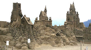 children should not allowed or should be with parent when viewing this sand sculpture