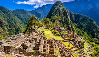 قلعة ماتشوبيتشو واحدة من أشهر 15 بناءً وصرحاً في العالم Machupicchu, Peru